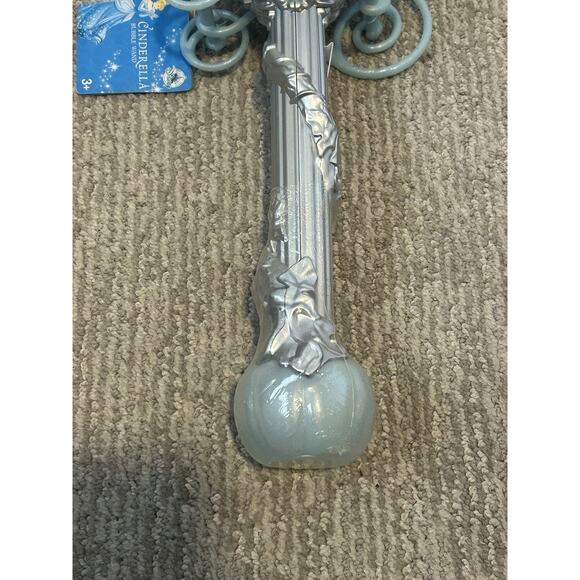 Disney Cinderella Carriage Bubble Wand New with Tags Light Up Sealed - Picture 2 of 7